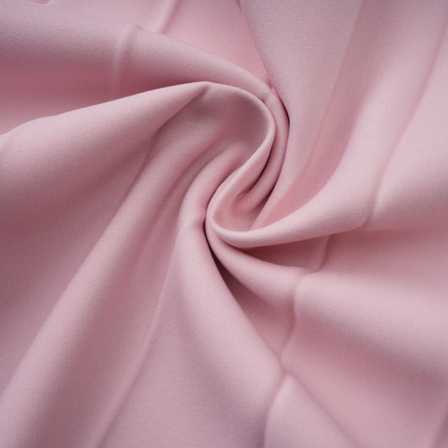 Conjunto de Chal Rosa, Corsé y Falda Plisada Priscille
