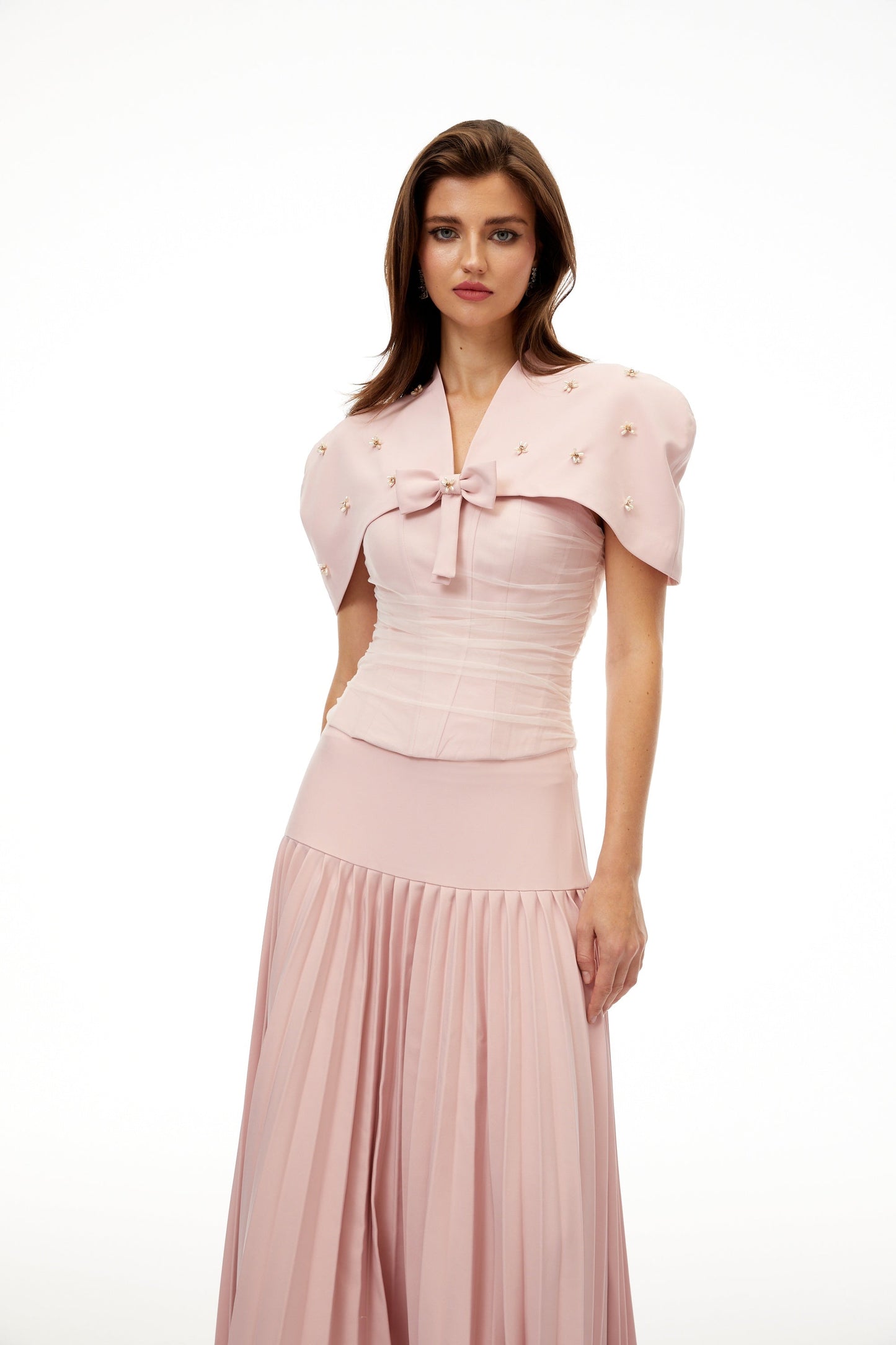 Conjunto de Chal Rosa, Corsé y Falda Plisada Priscille