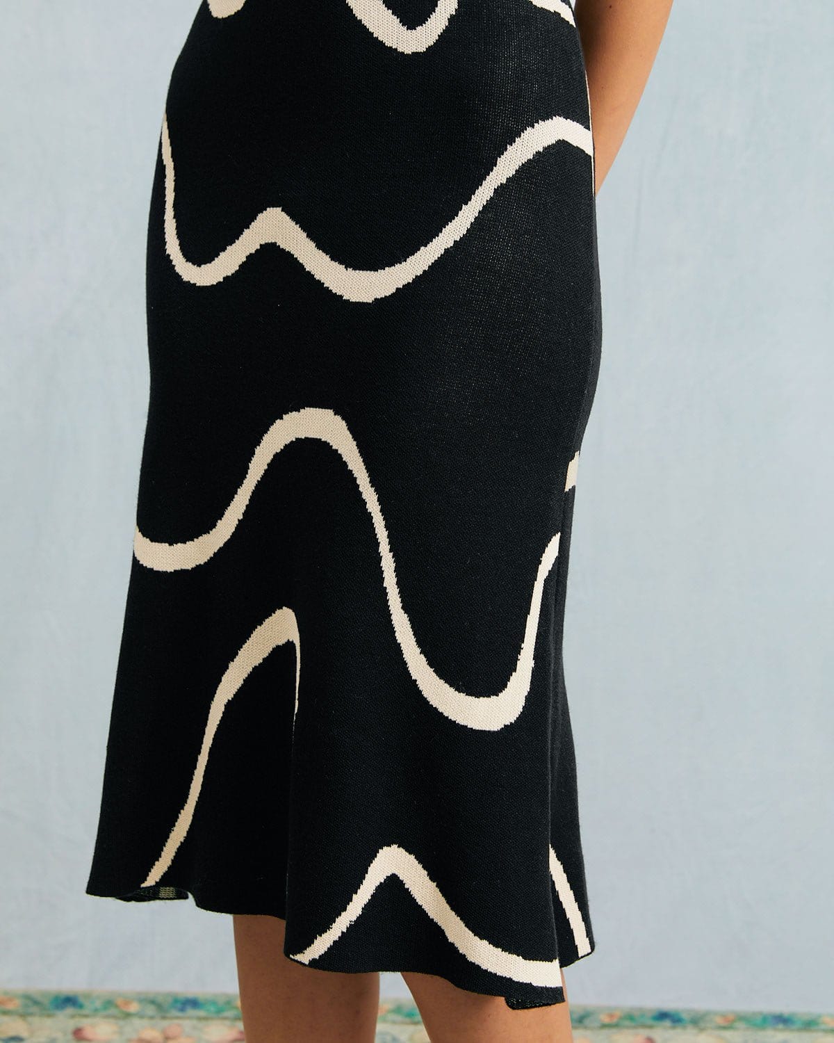 Vestido midi de punto con dobladillo de sirena The Black Wave