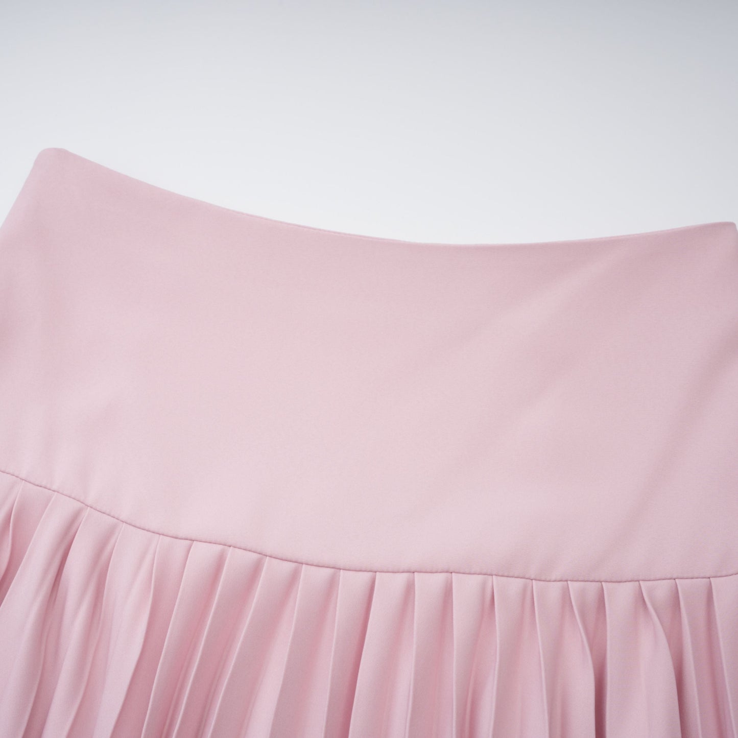 Conjunto de Chal Rosa, Corsé y Falda Plisada Priscille