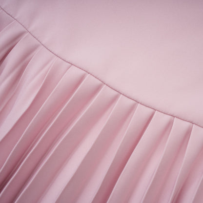 Conjunto de Chal Rosa, Corsé y Falda Plisada Priscille