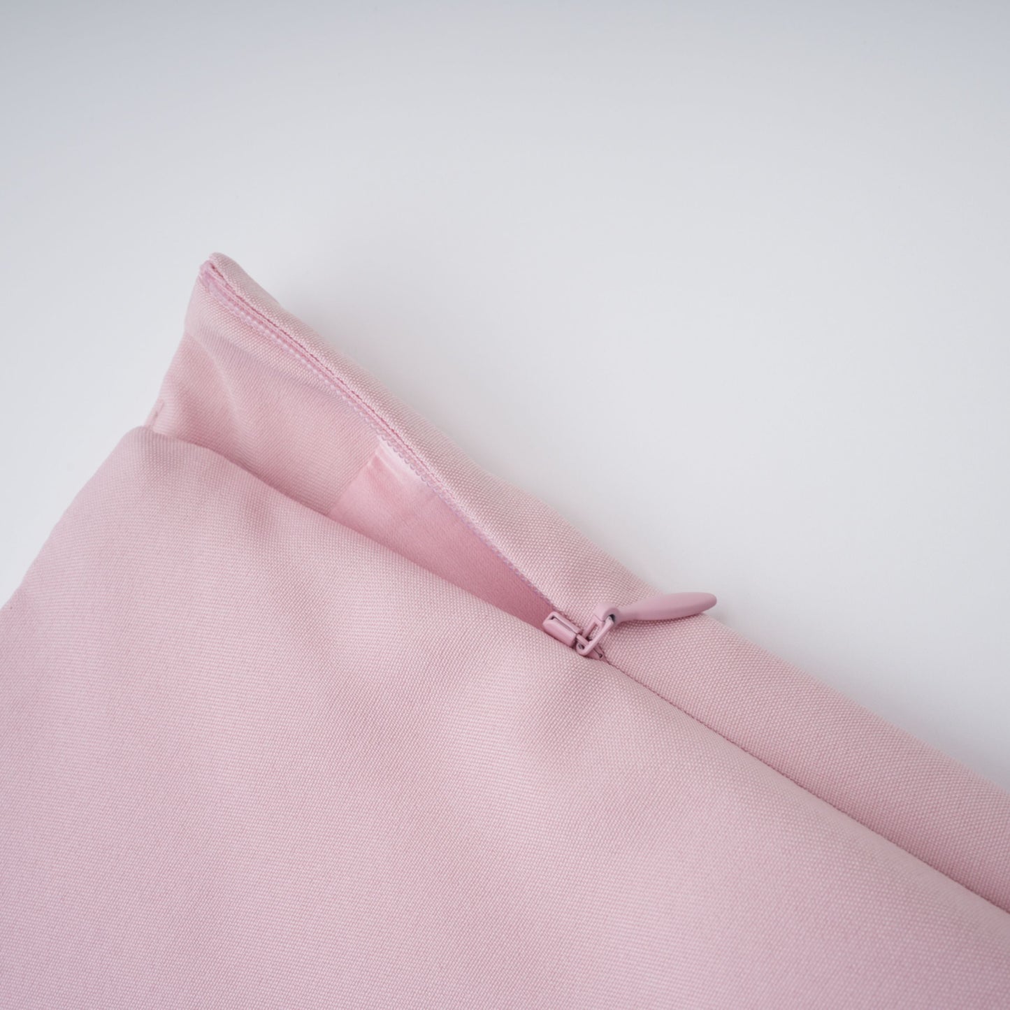 Conjunto de Chal Rosa, Corsé y Falda Plisada Priscille