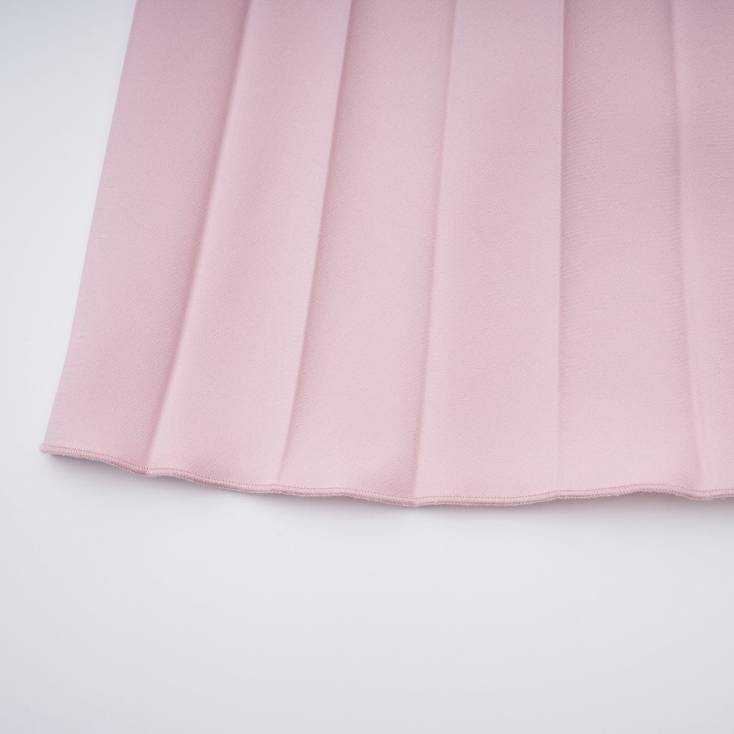 Conjunto de Chal Rosa, Corsé y Falda Plisada Priscille