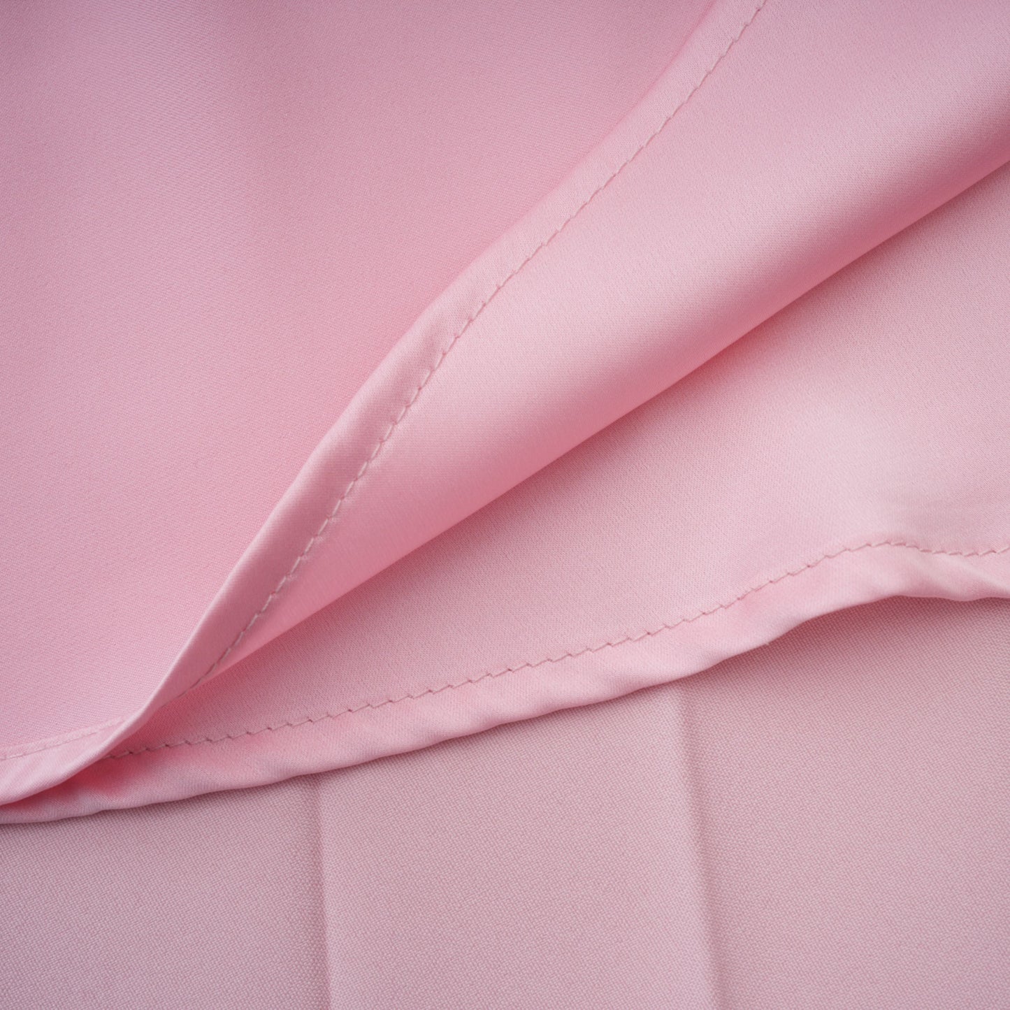 Conjunto de Chal Rosa, Corsé y Falda Plisada Priscille