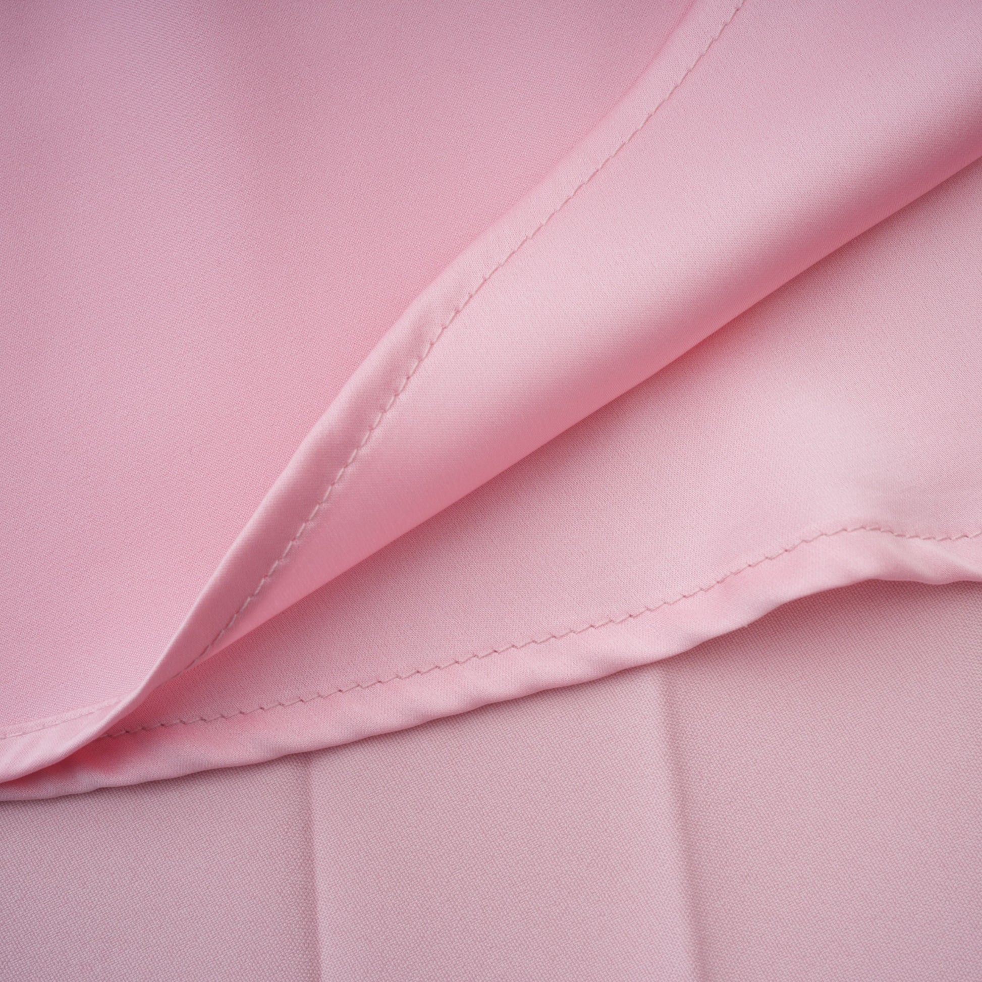 Conjunto de Chal Rosa, Corsé y Falda Plisada Priscille